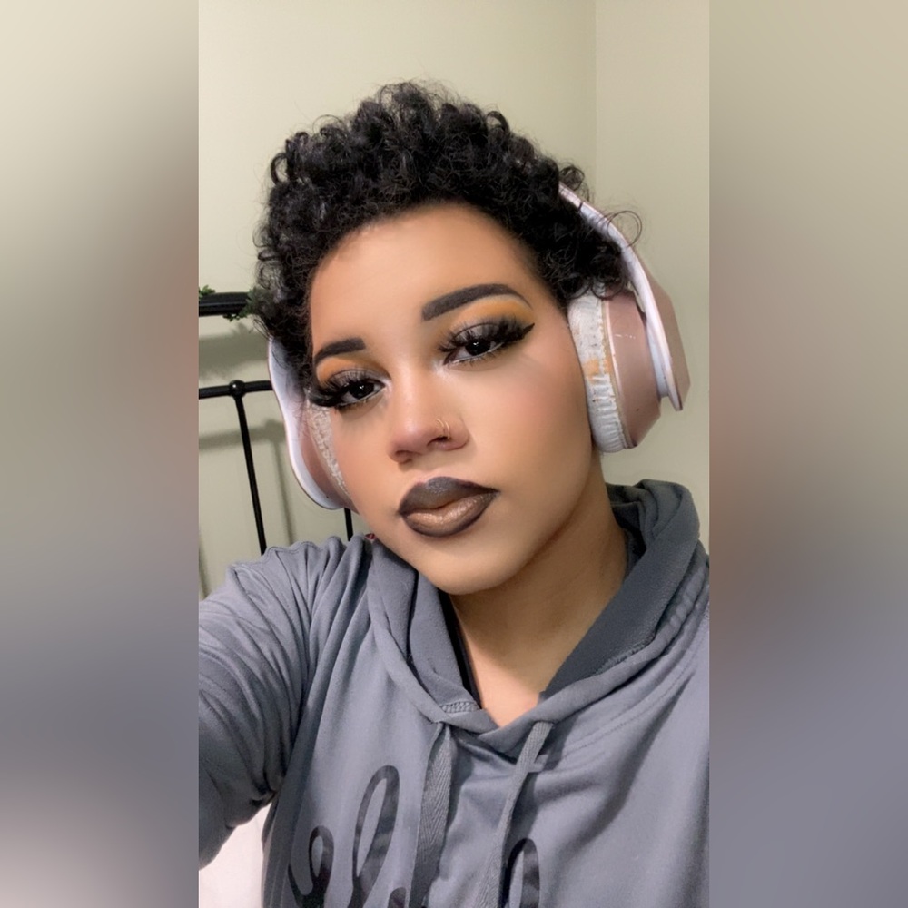 Meet your Posher, Janeyra